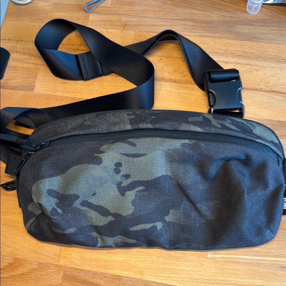 Aer Day Sling 2 Black Camo AER24009 Men's Black Camouflage Crossbody Bag
